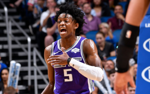  国王福克斯25+12+10，生涯首次三双率队胜  