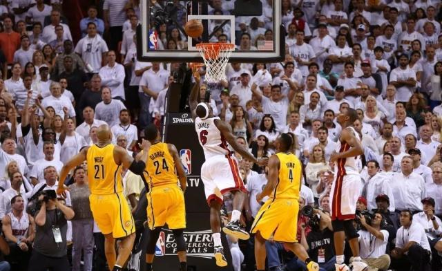  梅斯主场球迷助威声浪，激励球队绝杀保级对手