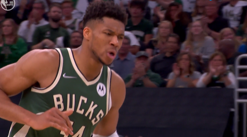  字母哥暴扣统治内线雄鹿轻取公牛稳固东部榜首